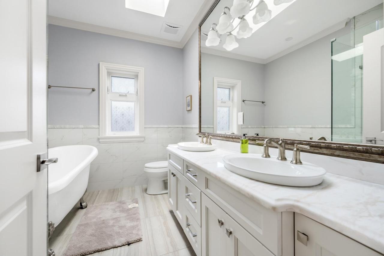Vancouver Haven: Luxurious Private Bedroom Near Attractions Zewnętrze zdjęcie