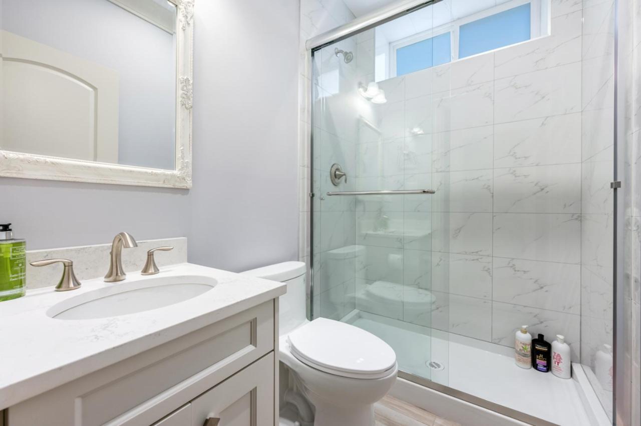 Vancouver Haven: Luxurious Private Bedroom Near Attractions Zewnętrze zdjęcie